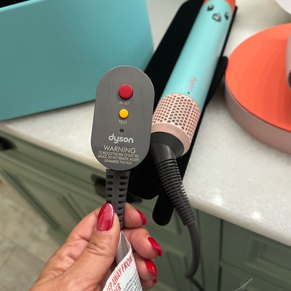 SOLD!!! Dyson airwrap - limited edition- color pop - like new - Picture 7 of 12